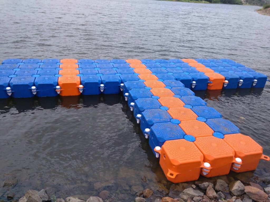 Floating jetty